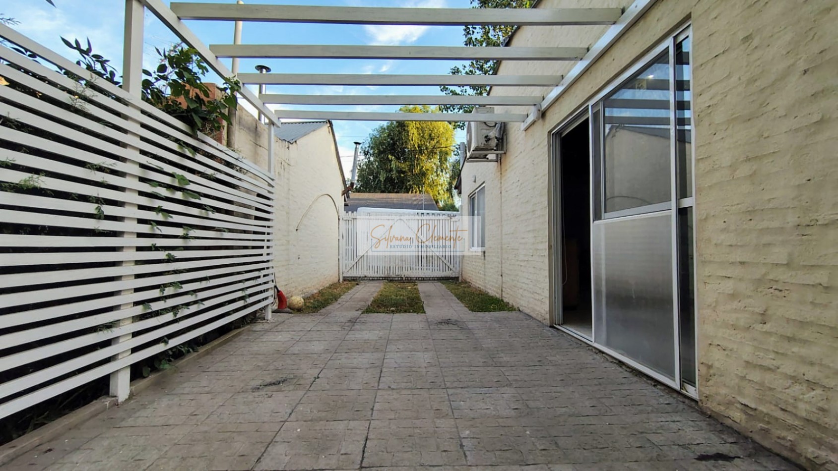 Casa 3 ambientes con parque y parrilla en Barrio Cerrado Weekend super luminosa 