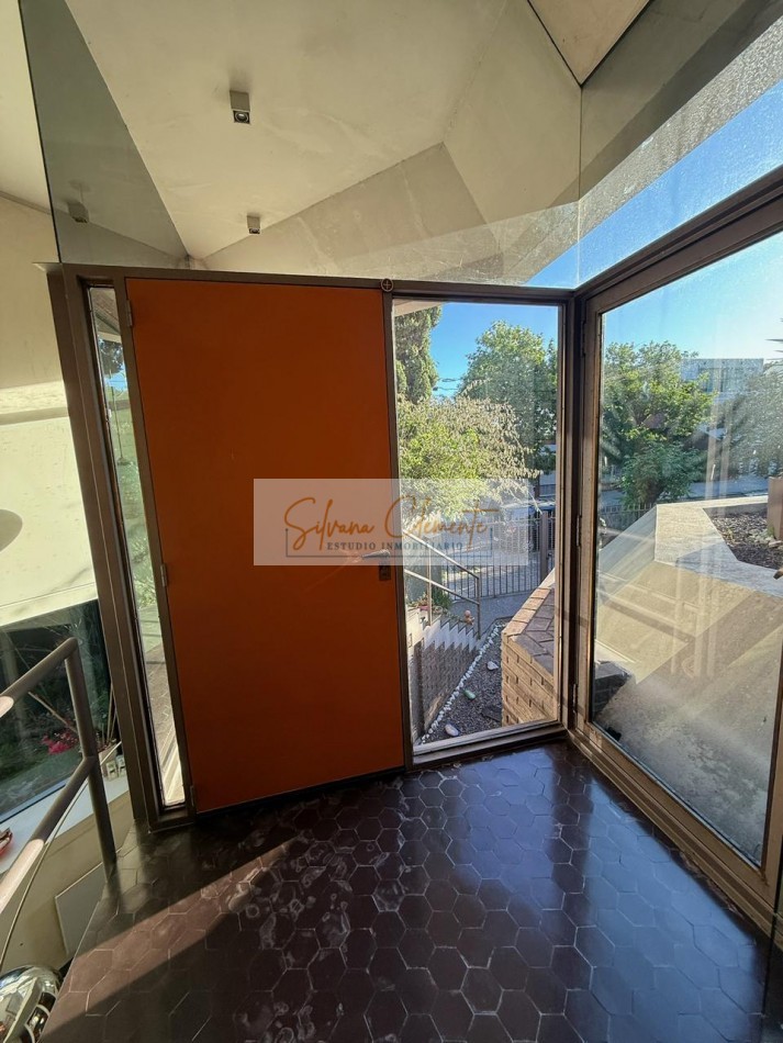 Casa 5 ambientes en Villa Devoto - Lote propio a dos calles