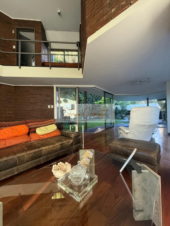 Casa 5 ambientes en Villa Devoto - Lote propio a dos calles