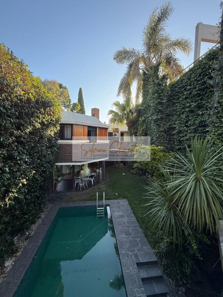Casa 5 ambientes en Villa Devoto - Lote propio a dos calles
