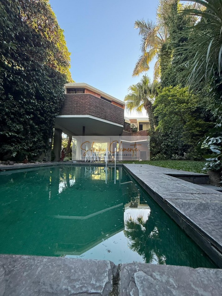 Casa 5 ambientes en Villa Devoto - Lote propio a dos calles