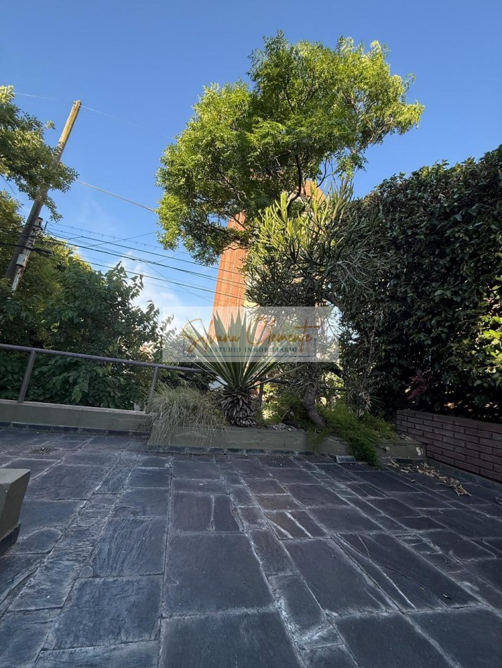 Casa 5 ambientes en Villa Devoto - Lote propio a dos calles