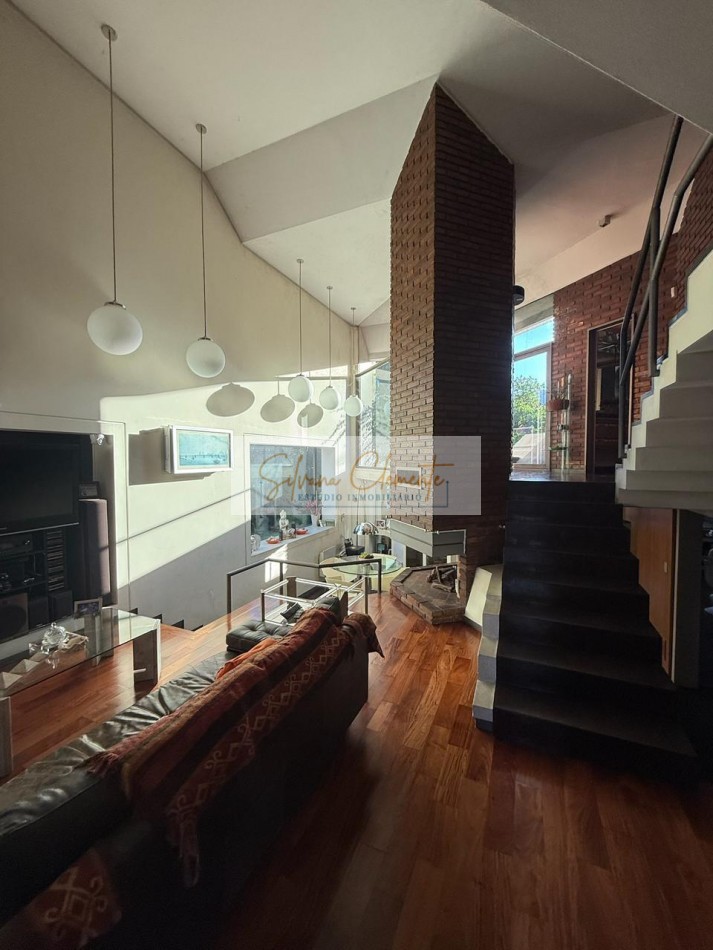 Casa 5 ambientes en Villa Devoto - Lote propio a dos calles