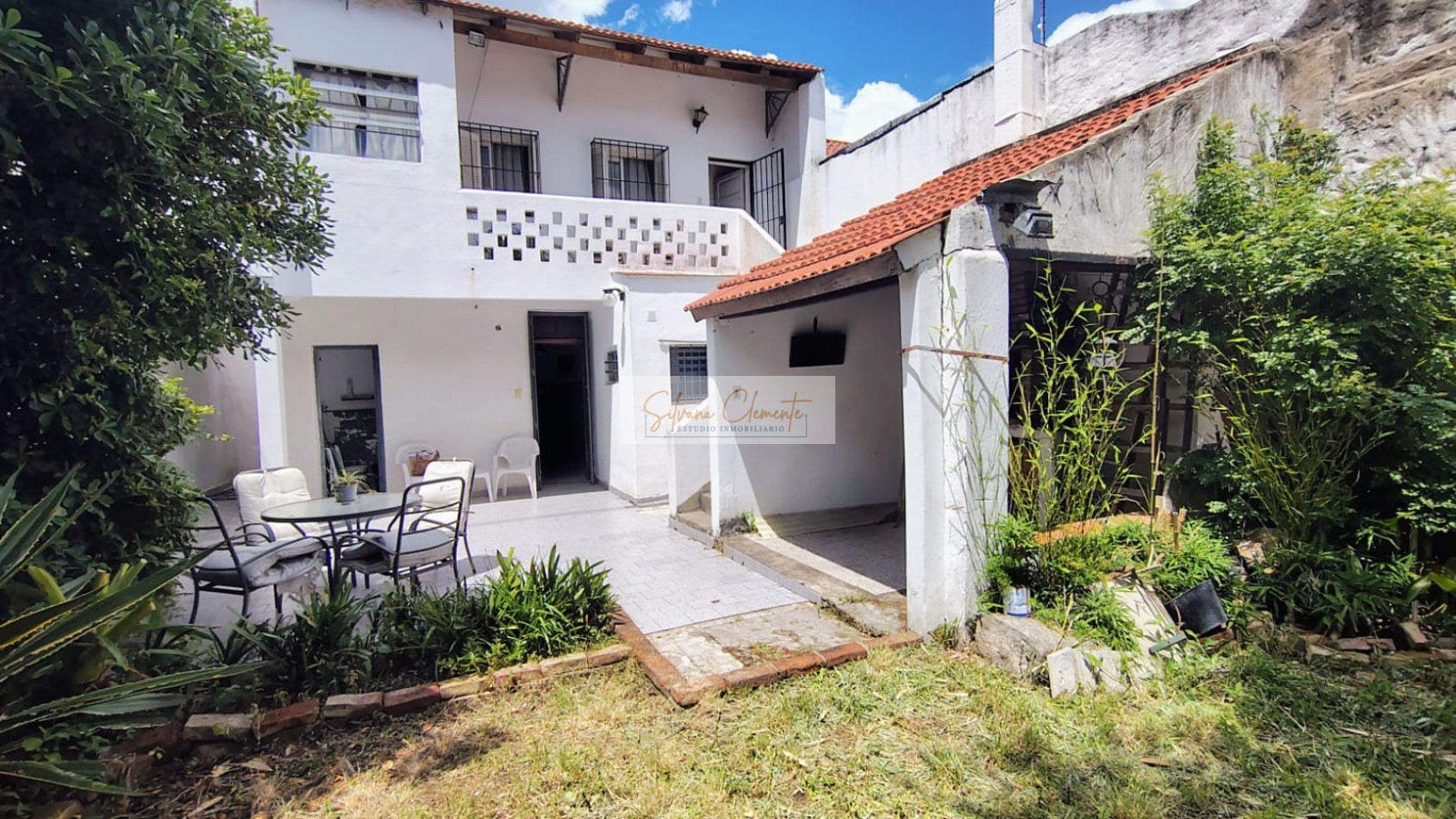 Casa 4 amb en lote propio con jardin y cochera en Velez Sarsfield