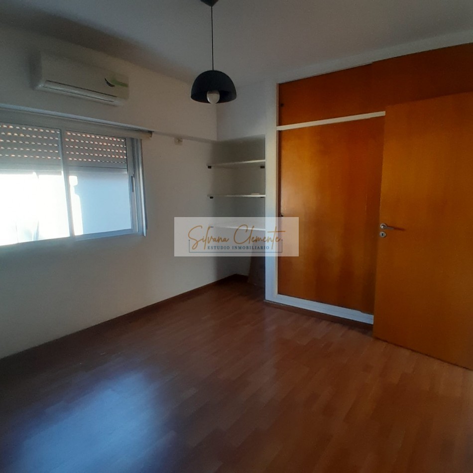 Esplendido y soleado PH 3 ambientes mas playroom, patio y cochera APTO CREDITO.
