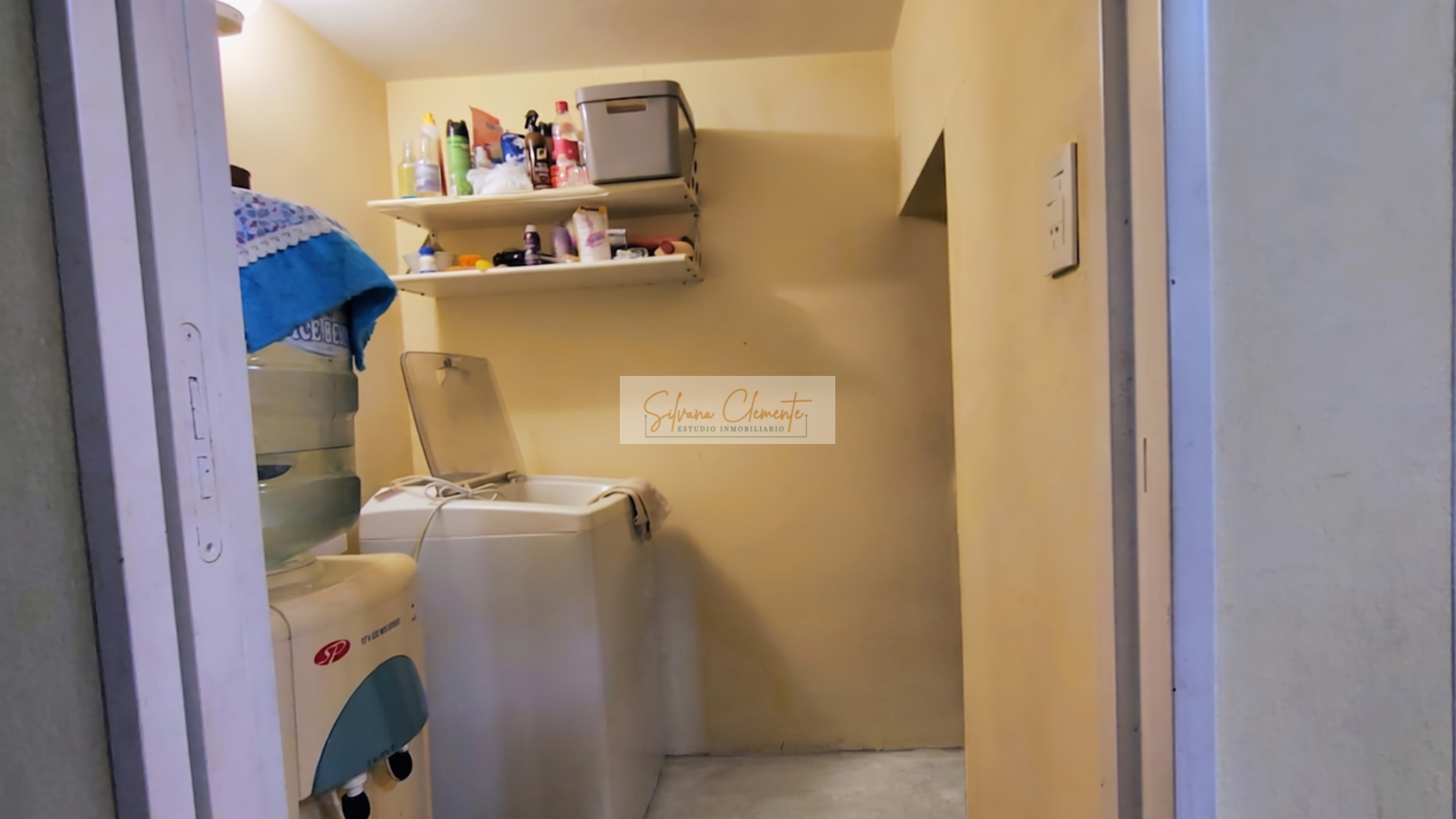 Hermosa casa 4 ambientes sobre doble lote con parque, quincho y parrilla