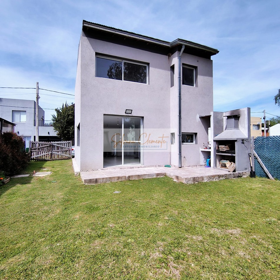 Venta Casa 4 Ambientes con Parque y Parrilla - ¡Oportunidad!