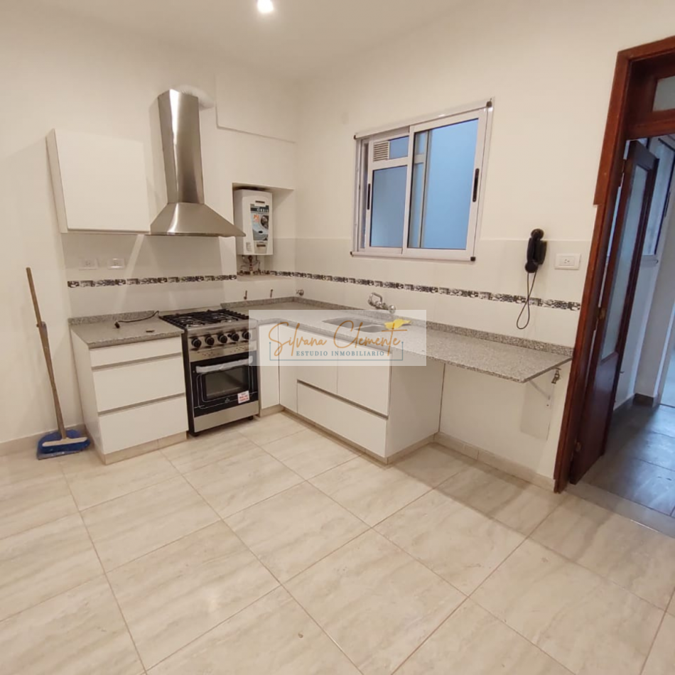Impecable 3 Ambientes Reciclado a Nuevo Con Balcon al Frente apto credito