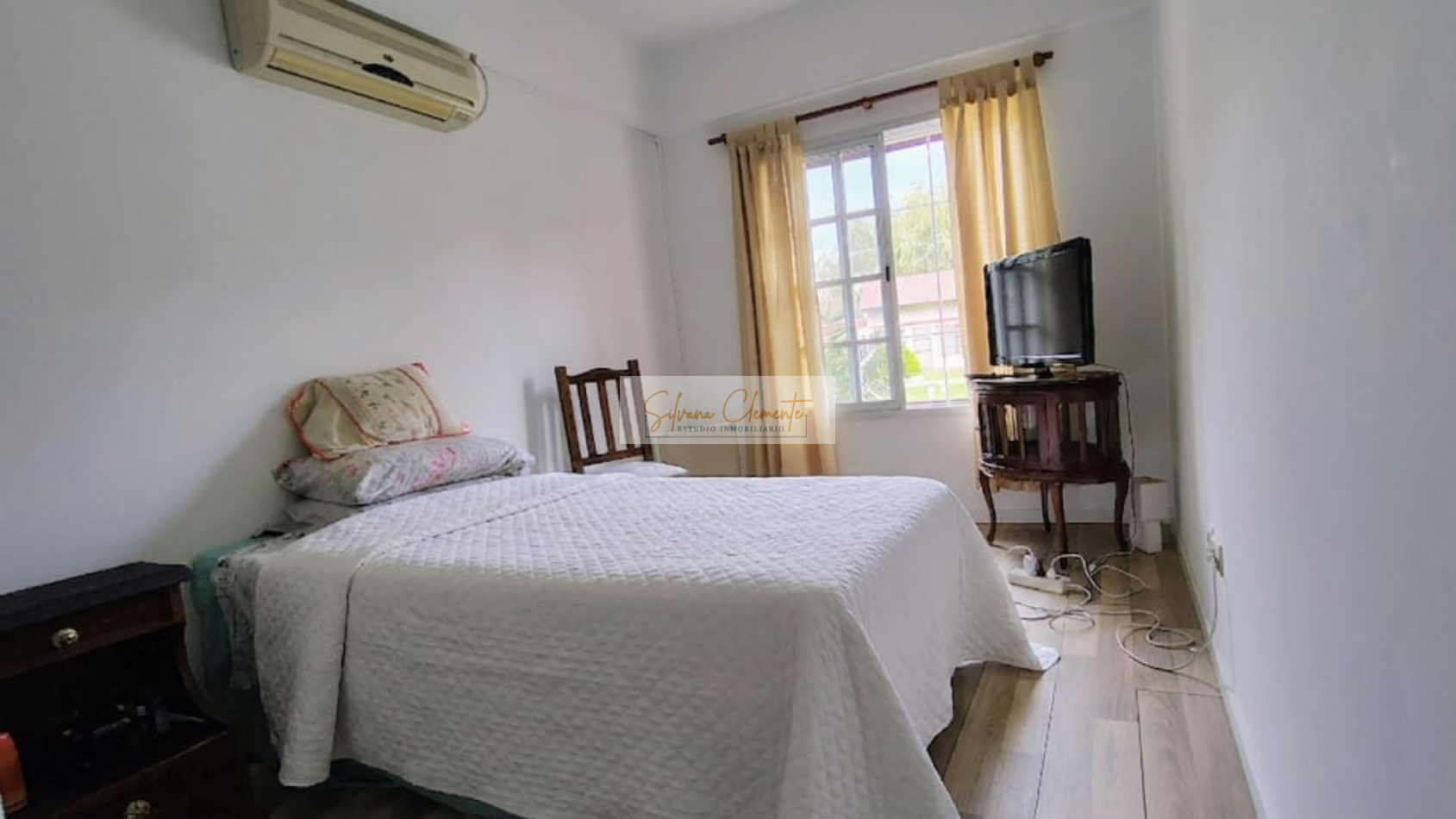 Hermosa casa 4 ambientes sobre doble lote con parque, quincho y parrilla