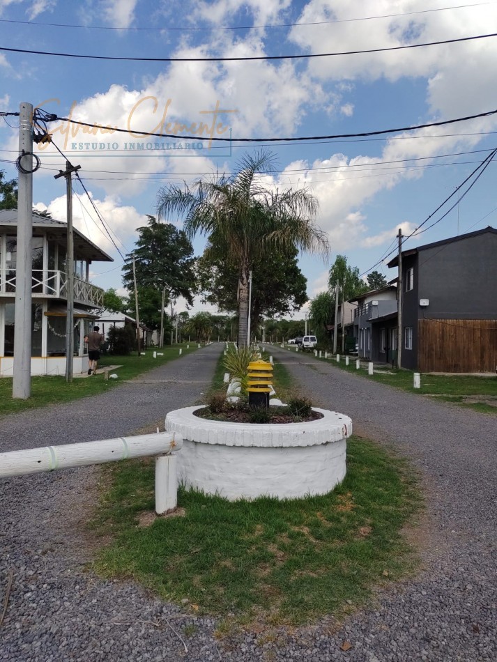 Hermosa casa 4 ambientes sobre doble lote con parque, quincho y parrilla