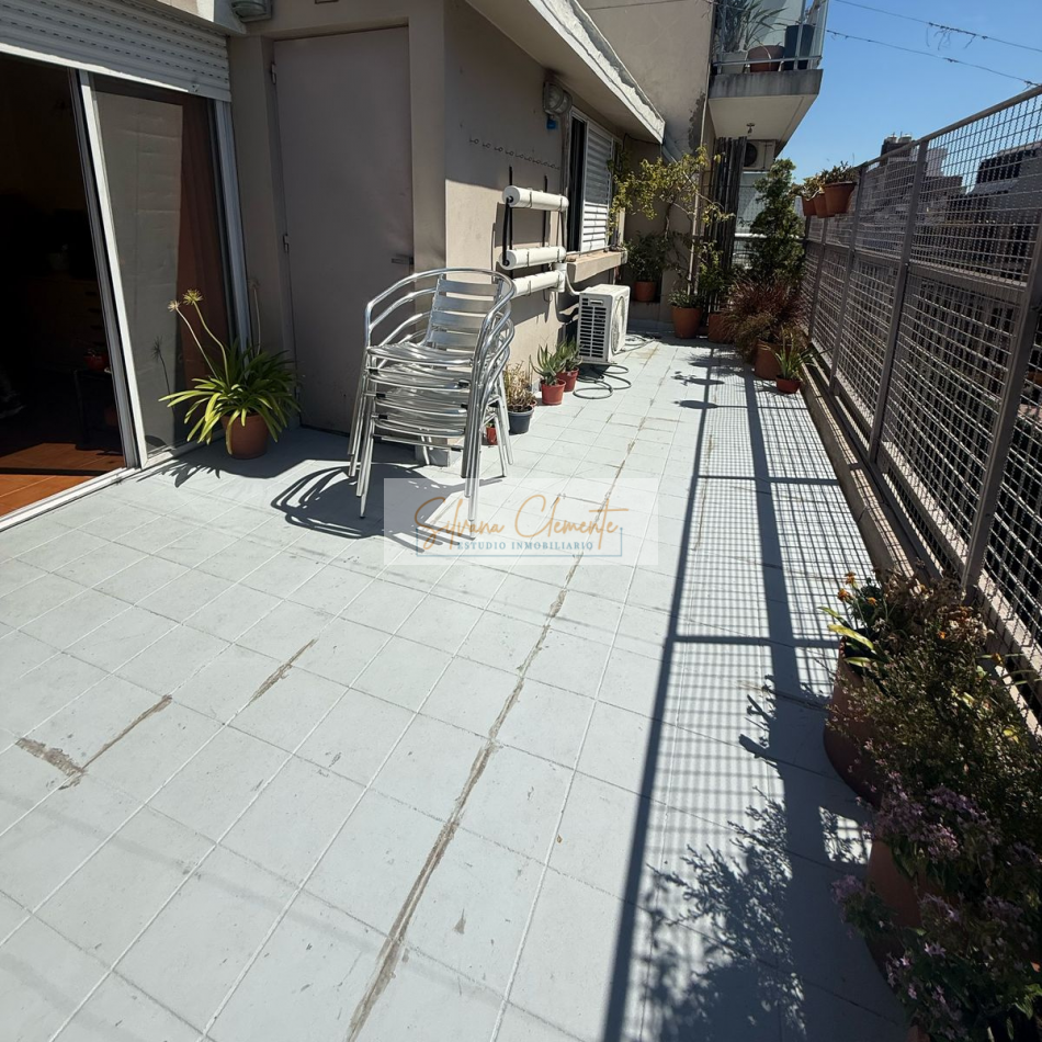 Hermoso e increible semipiso de 3 ambientes con dependencia de servicio en Villa Crespo.