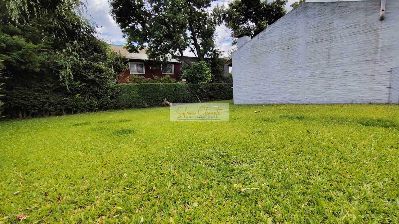 Hermosa casa 4 amb en doble lote en Barrio Privado Weekend Escobar