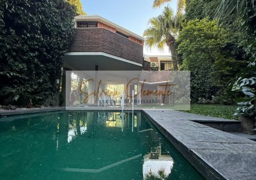 Casa 5 ambientes en Villa Devoto - Lote propio a dos calles