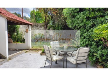 Casa 4 amb en lote propio con jardin y cochera en Velez Sarsfield